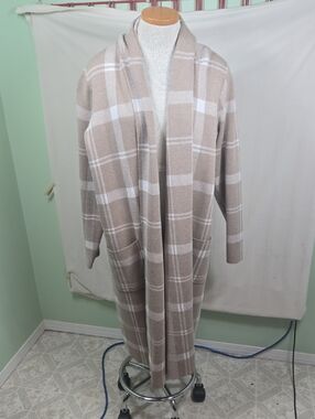 Adrienne Vittadini Beige & White Knit Cardigan